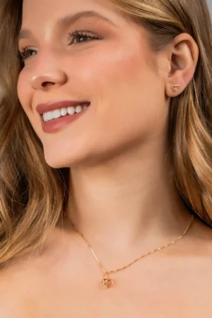 Conjunto de Colar e Brincos de Coração Vazado e Delicado com Zircônia Verde folheado em ouro 18k