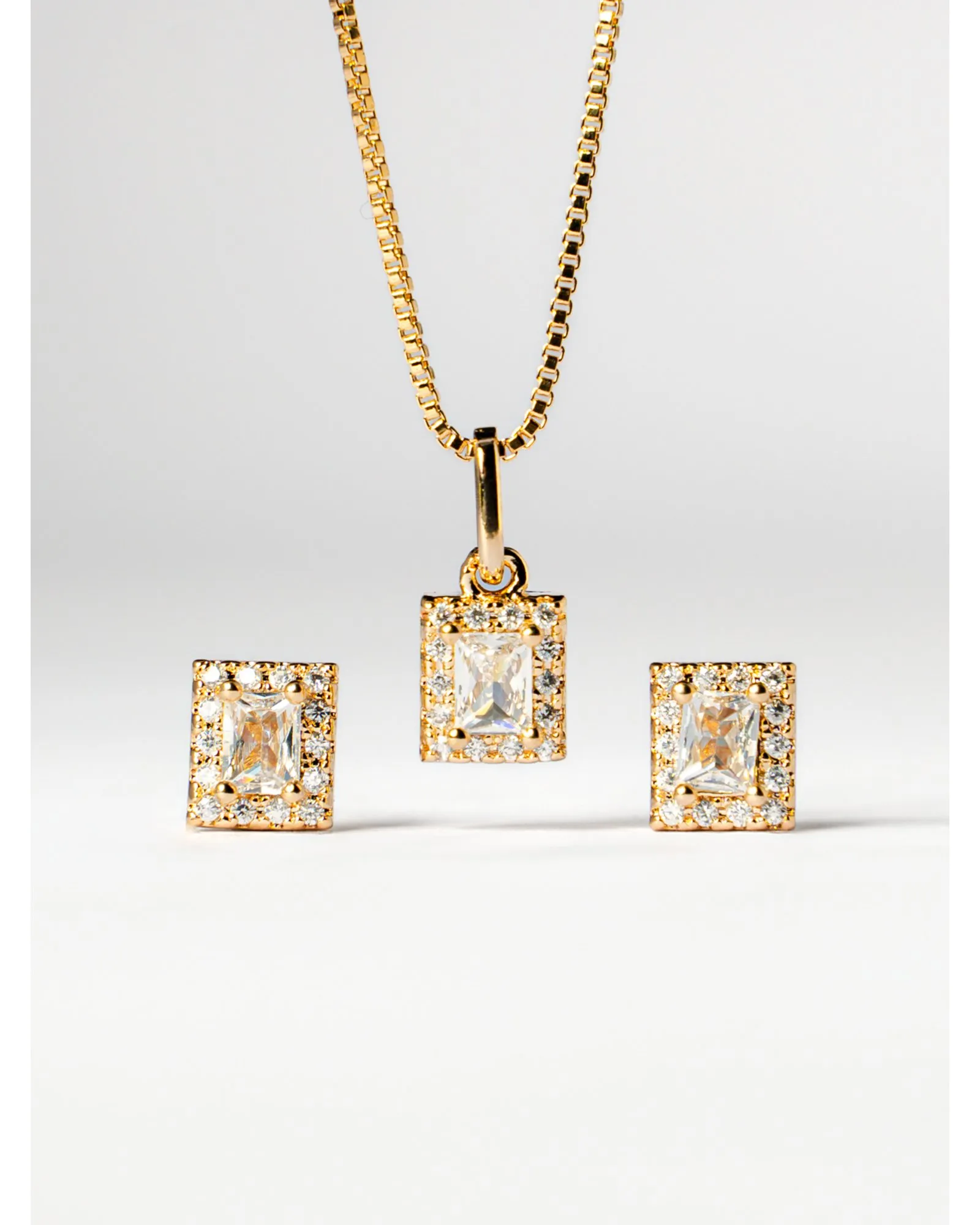Conjunto de Colar e Brincos com Pingente de Zircônia Quadrado Cravejado folheado em ouro 18k