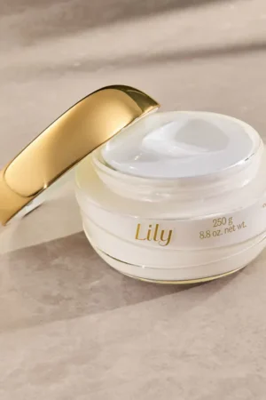 Creme Acetinado Hidratante Desodorante Corporal Lily 250g – oBoticário